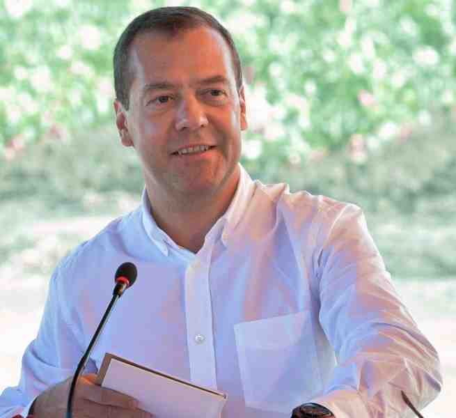Медведев оценил программу кинофестиваля "Послание к Человеку"