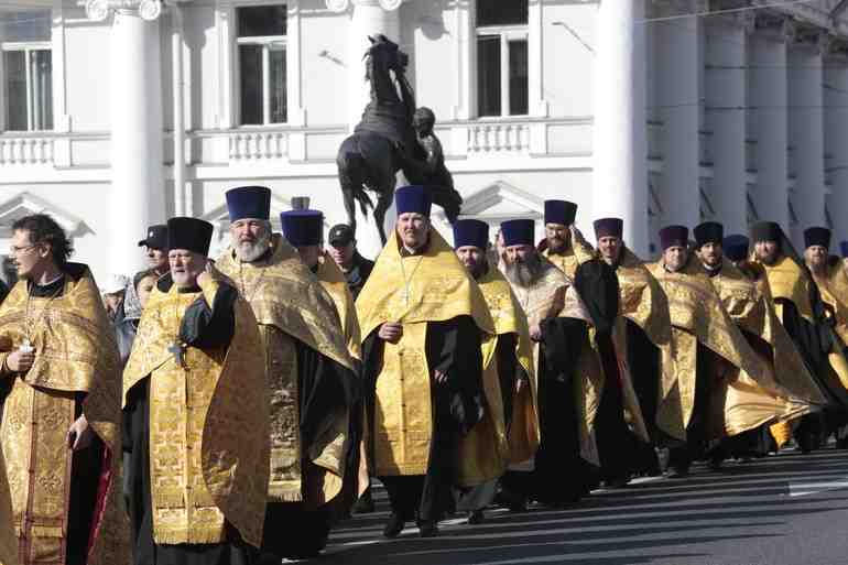 На крестный ход в Петербурге вышли 115 тысяч человек