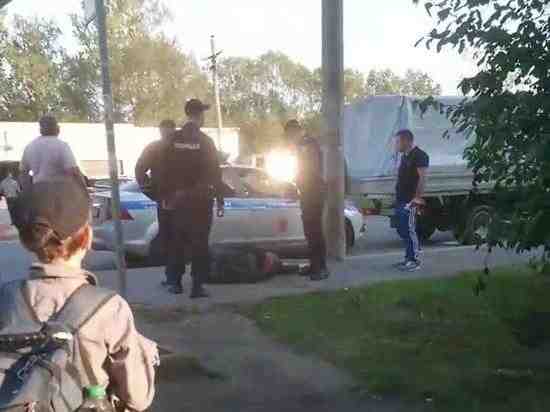 В Петербурге мигранты напали на сотрудника ДПС