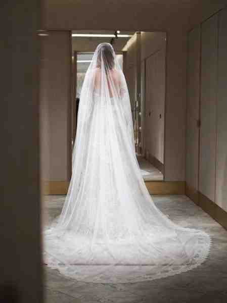 Ксения Собчак выложила в Instagram фото со свадебным платьем, но скрыла катафалк