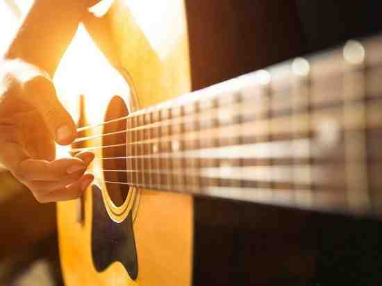 Судебные приставы прервали концерт гитариста-неплательщика