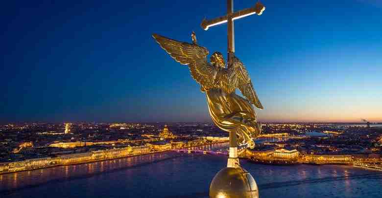 Тайны и легенды Санкт-Петербурга Крылатые защитники Образ ангела считается одним из самых узнаваемых и…