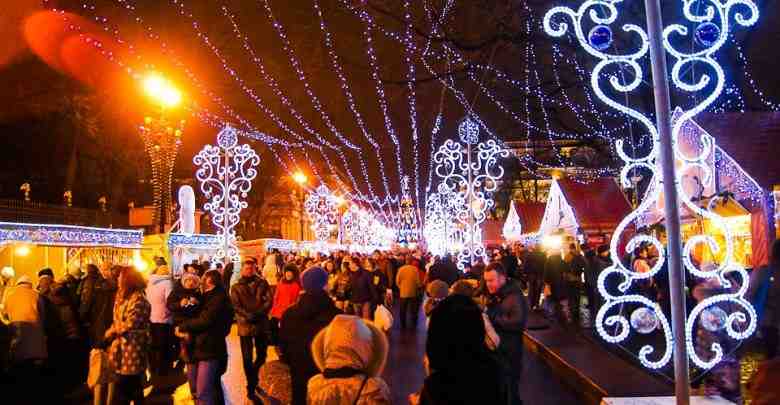 Рождественская ярмарка в этом году пройдет в центре Петербурга Смольный решил вернуть Рождественскую ярмарку…