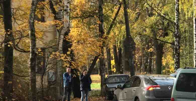 В Павловске Рено поворачивал налево с Садовой на улицу Профессора Молчанова, а в это…