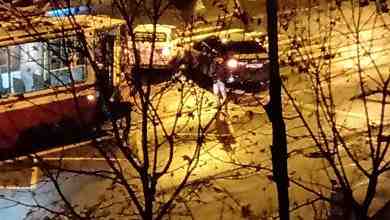 На Савушкина , перекресток с Серебряковым авария, стоят трамваи