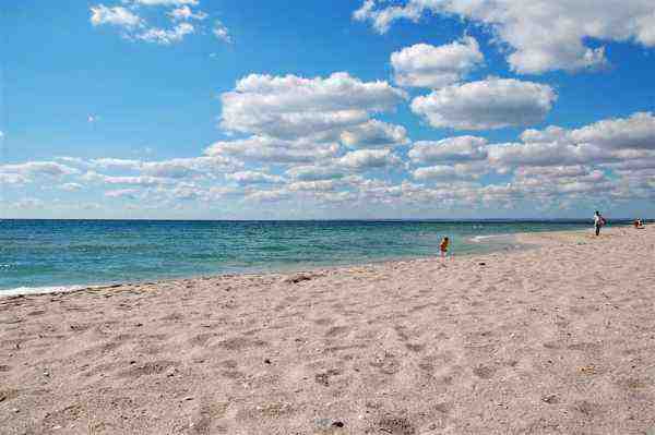 Спешите приобрести земельный участок в паре сотен метров от лазурного моря с песчаными пляжами…