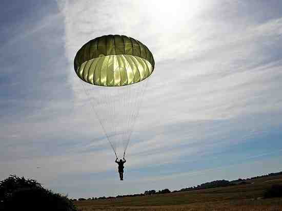 Житель Ленобласти едва не погиб во время прыжка с парашютом