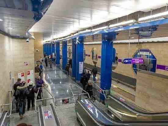 Новая станция метро Петербурга протекла после дождика в четверг