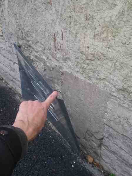 В Петербурге коммунальщики прикрепили вентиляционные решетки к глухой стене