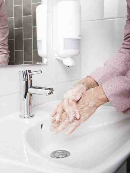 Мытье рук с мылом сокращает на треть количество случаев диареи у детей