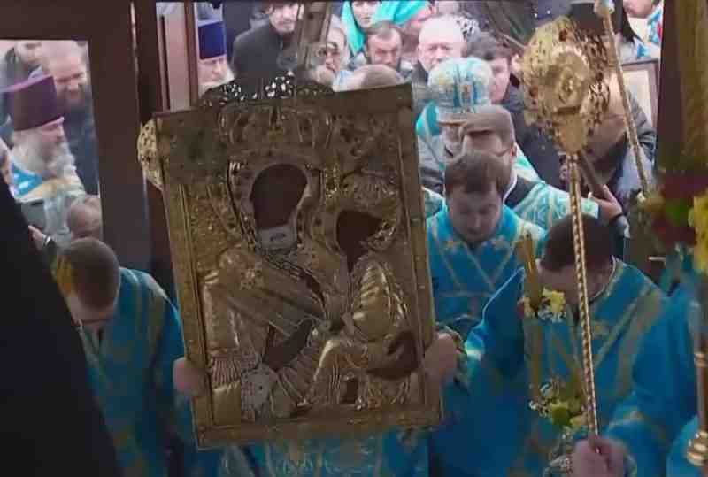 Икону Тихвинской Божией Матери перенесли в Покровский храм |