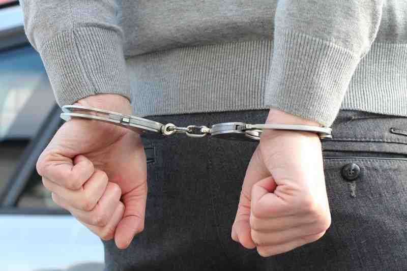 Подмосковного полицейского уволили за секс с 13-летней школьницей