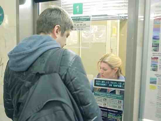 Проезд в общественном транспорте Петербурга подорожает минимум на пять рублей