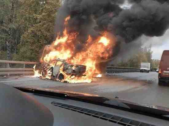Водитель «Мазды» заживо сгорел в машине после столкновения с маршруткой