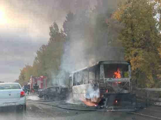 Пассажиры сгоревшего на Волхонском шоссе автобуса получат страховые выплаты