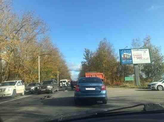 Пассажирка Renault выпала из машины во время ДТП под Петербургом