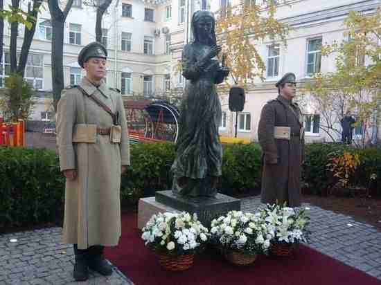 В Петербурге открыли памятник сестре милосердия
