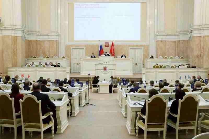 Петербургские депутаты утвердили бюджет города в третьем чтении