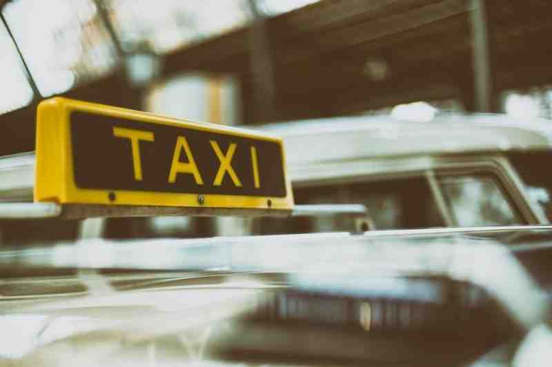 Петербуржцы стали в четыре раза чаще ездить на такси