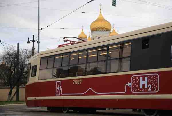 По Московскому проспекту в Петербурге впервые проехал водородный трамвай. Это первое в России транспортное…