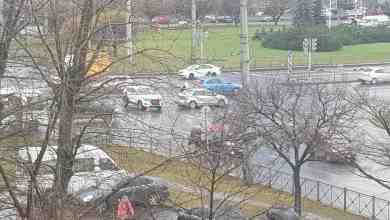 На Площади Конституции ,4 автомобиля раскидало по перекрестку