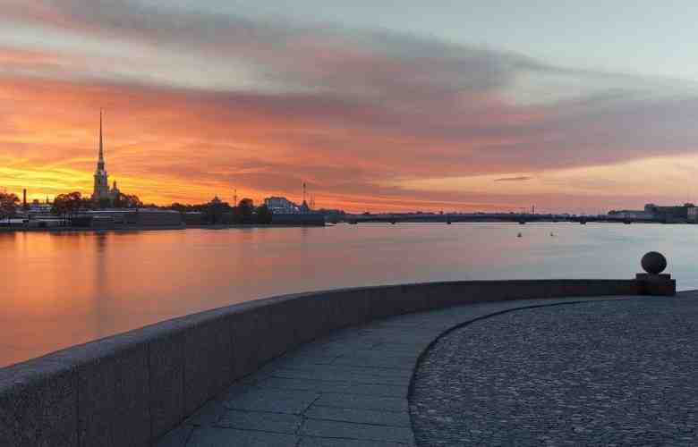 9 интересных мест, где встретить рассвет в Санкт-Петербурге 1. Невский проспект Говорят, что с…