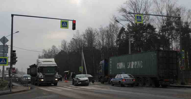 ДТП на пересечении улицы Ларина и Выборгского шоссе. По предварительной информации, пострадавших нет