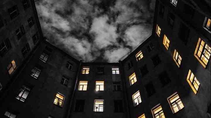 Ночные кадры дворов Петербурга