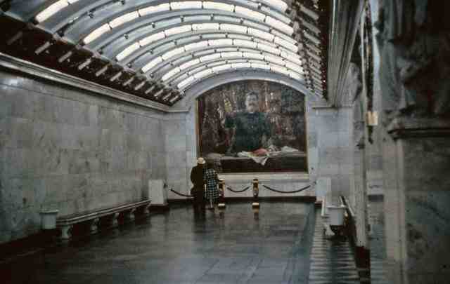 Исторические фотографии Станции метро «Нарвская». Мозаичное панно с изображением Иосифа Сталина ~1960 г