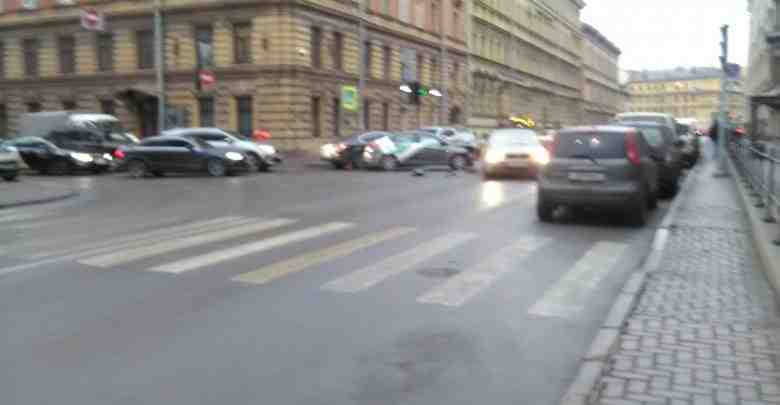 В 14:35 произошло ДТП на Шпалерной дом 1 и Гагаринской. Не работает светофор. Столкнулись…