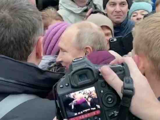 Владимир Путин вернулся к заплакавшей бабушке