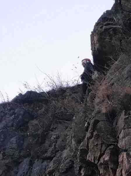 Туристка из Петербурга застряла на скале у Байкала