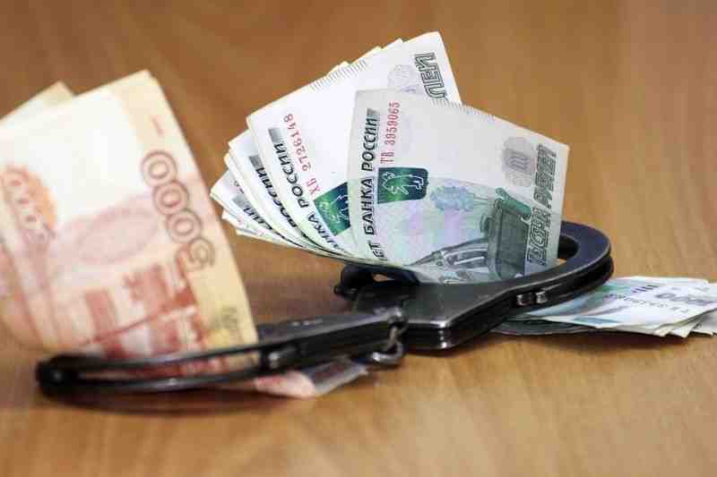 Лодейнопольский чиновник подозревается в получении взятки в 600 тысяч рублей |