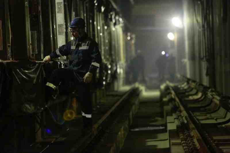 Молодым художникам предложат оформить петербургское метро |