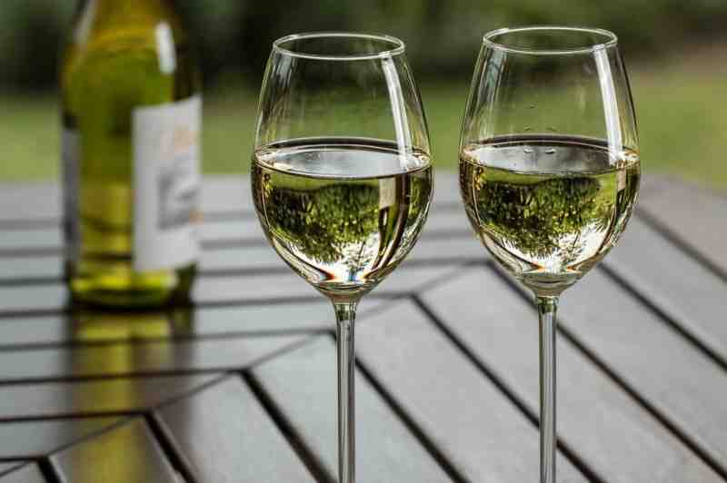 Роскачество: стоит ли определять качество вина в домашних условиях? |