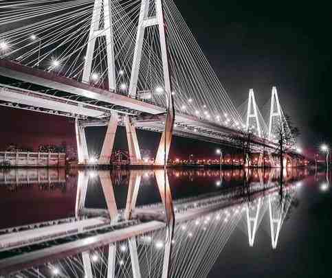 Большой Обуховский мост в отражении реки Невы.Удивительная красота