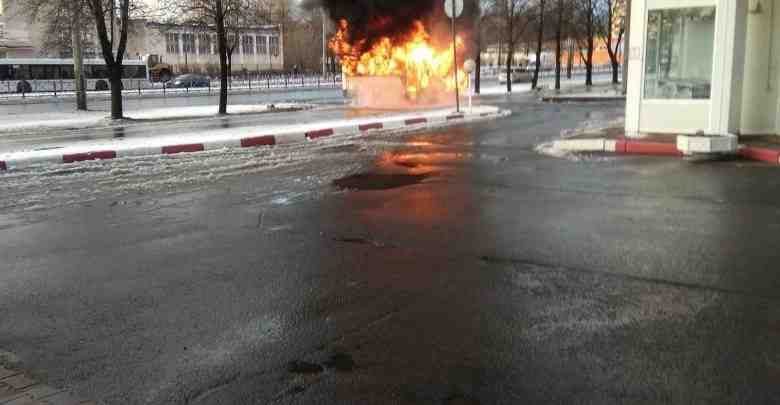 Маршрутка горит рядом с заправкой недалеко от ст.м. Волковская