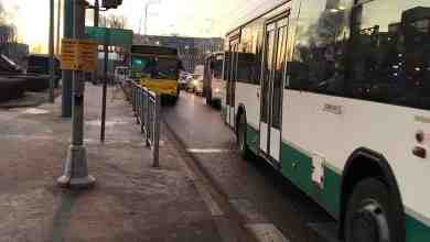 На пересечении Руставели и Пискаревского проспекта,Автобус въехал в ограждение. Служб нет,движению мешает,так как находиться…