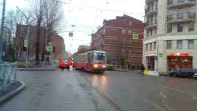 Встали трамваи на перекрестке мира и Котовского 4. На место прибыла аварийная служба