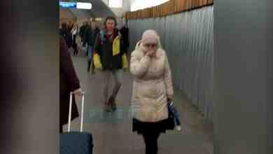 Сегодня неизвестные распылили баллончик на станции метро «Площадь Восстания». Оказавшиеся там люди прикрывали лица…