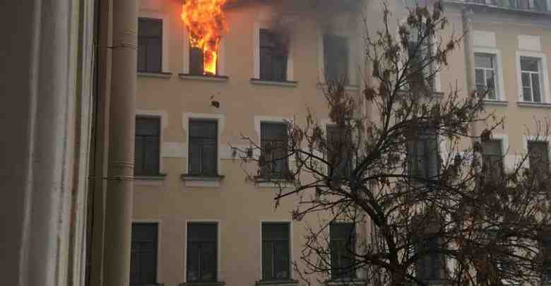 Сотрудники МЧС справились с открытым огнём, разгоревшимся в дореволюционном доме на Большой Зелениной улице,…