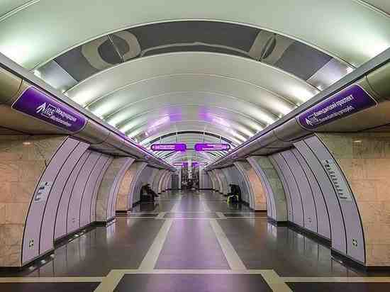 Два зацепера решили покататься в метро по "фиолетовой" ветке