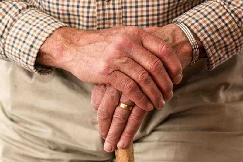 Во Франции поднимут пенсионный возраст до 64 лет