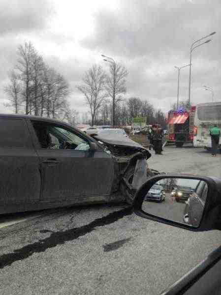 В ДТП на Пулковском шоссе пострадали семь человек
