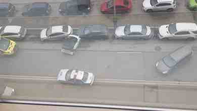 На Петроградской набережной у дома 18 смарт смог ушатать припаркованные машины