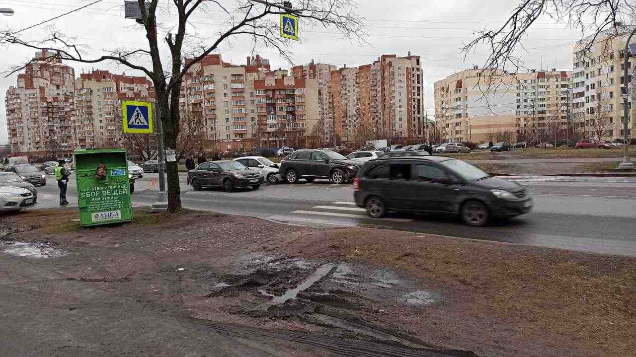 Пятая перед. Шкода в595рр78 ДТП дачный проспект. Перекрестков Маршала Рыбалко и Нахимова. Петергофское шоссе 72 к 4 угнан автомобиль.