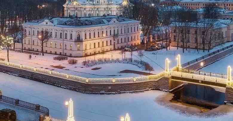 «Семимостье» На набережной у пересечения Крюкова канала и канала Грибоедова есть место, где взору…