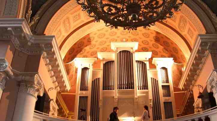 В Петербурге органные концерты можно послушать за полцены Орган, «этот океан гармонии, бесконечно могучий…