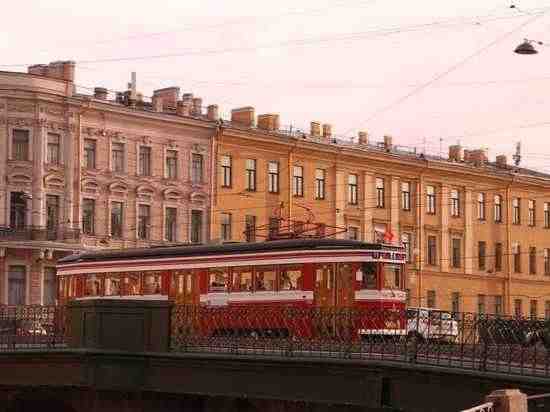 Туристический трамвай прокатит жителей города по новогоднему Петербургу