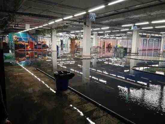 «Водоканал» назвал причины потопа в ТРК «Континент» на Байконурской